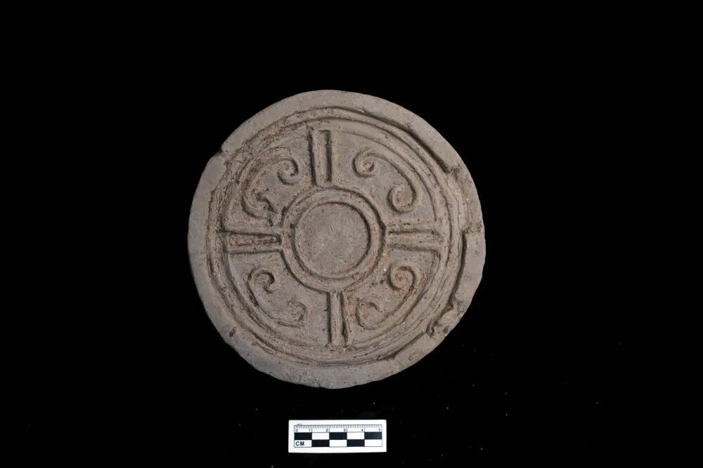出土的秦代云纹瓦当。(中国社科院供图) 出土的秦代云纹瓦当。(中国社科院供图)